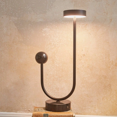 AYTM Stolní lampa AYTM Grasil LED, černá, mramor, výška 56 cm